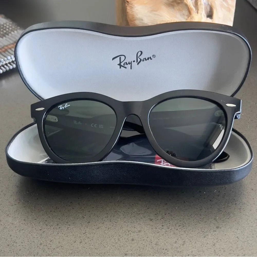 RAY- BAN Wayfarer Way RB 2241 Sunglasses Green Lenses Polished Black - Picture 8 of 8